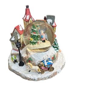 Winter Scene Christmas Snow Globe